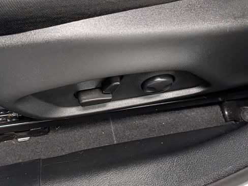 Used 2022 Jeep Compass Latitude w/ Sun and Sound Group AWD/4WD image 10