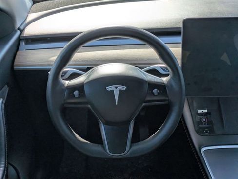 Used 2022 Tesla Model Y Long Range image 15
