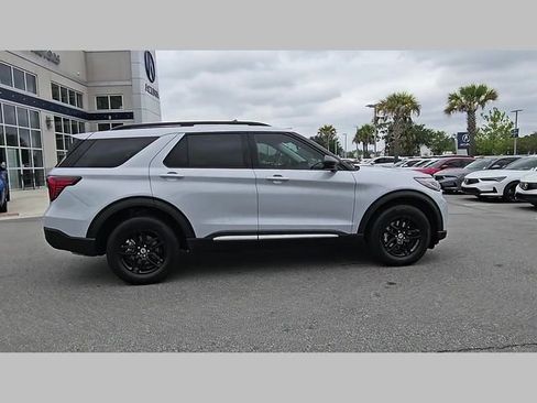 Used 2025 Ford Explorer Active AWD/4WD image 30