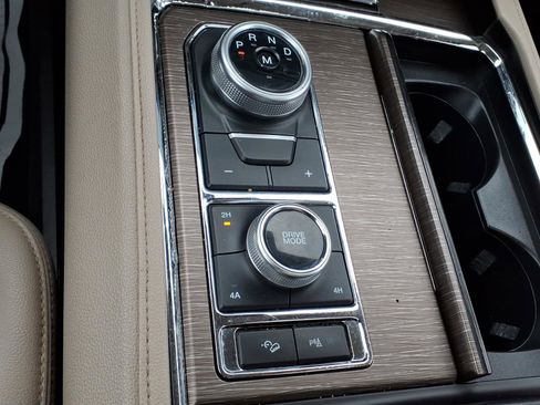 Used 2022 Ford Expedition Max Limited image 18