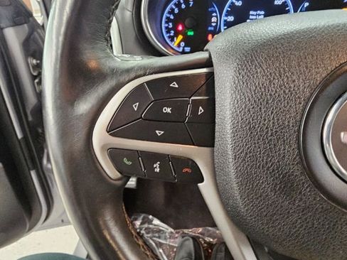 Used 2018 Jeep Grand Cherokee Overland image 11