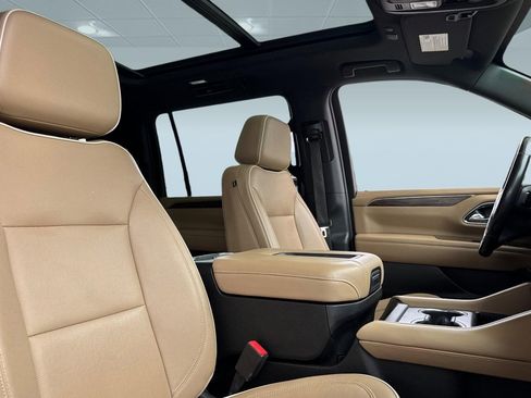 Used 2023 Chevrolet Suburban Premier AWD/4WD image 31