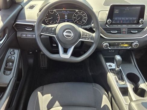 Used 2025 Nissan Altima 2.5 SV image 12