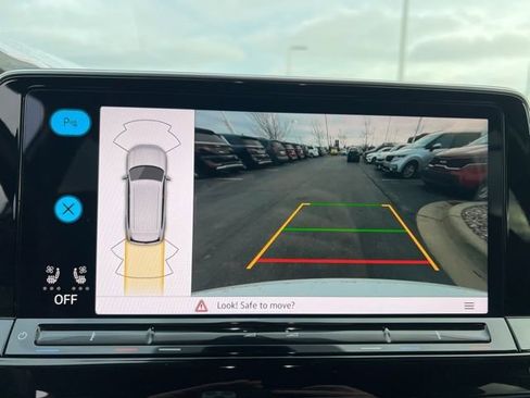 Used 2024 Volkswagen Atlas SE image 18