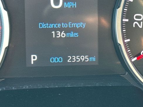 Used 2022 Toyota RAV4 LE image 17