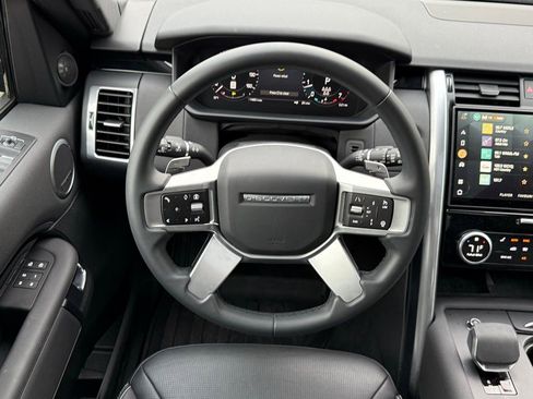 Certified 2025 Land Rover Discovery S image 19