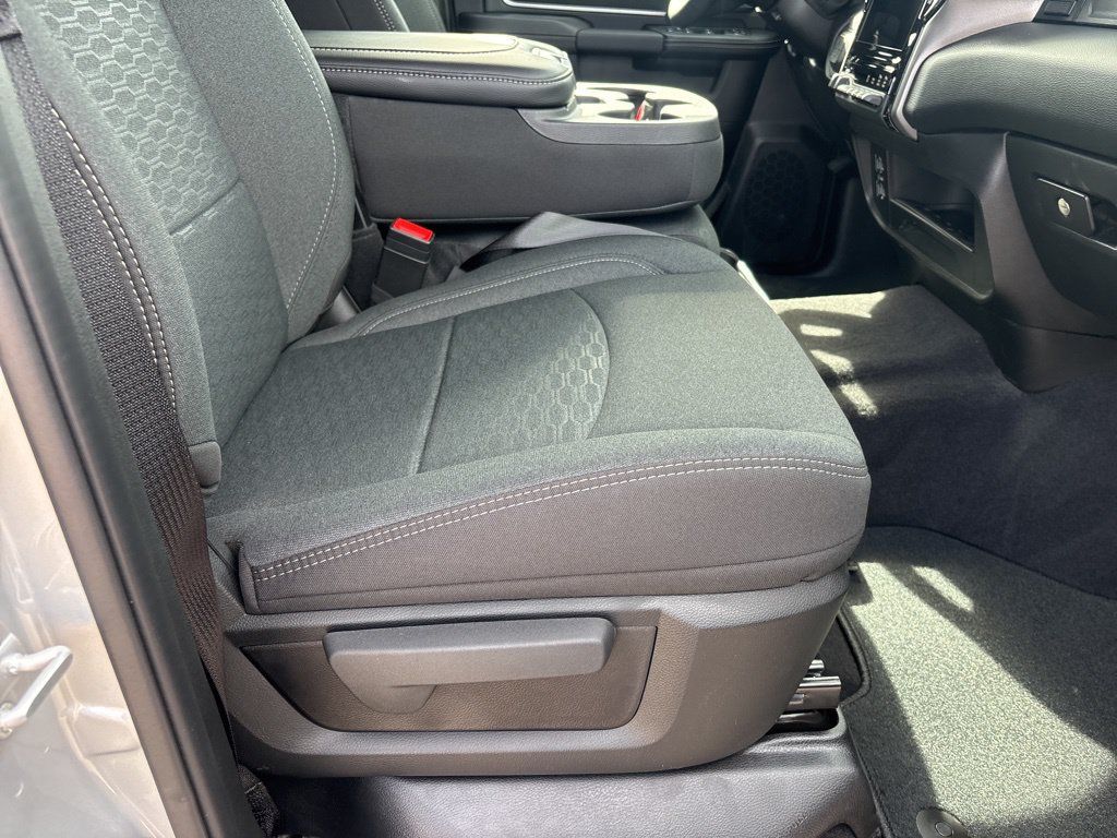 New 2026 RAM 3500 Big Horn AWD/4WD image 27