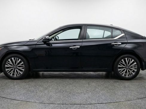 Used 2025 Nissan Altima 2.5 SV image 5