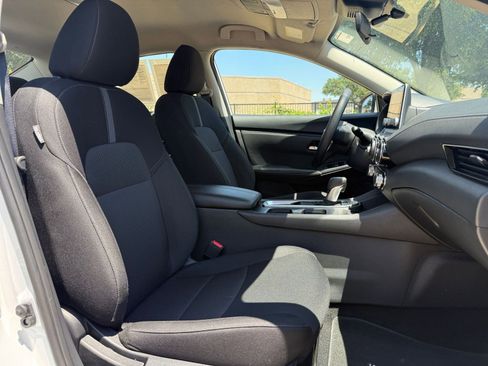 Used 2025 Nissan Sentra SV FWD image 36
