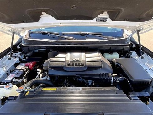 Used 2022 Nissan Titan SV image 10