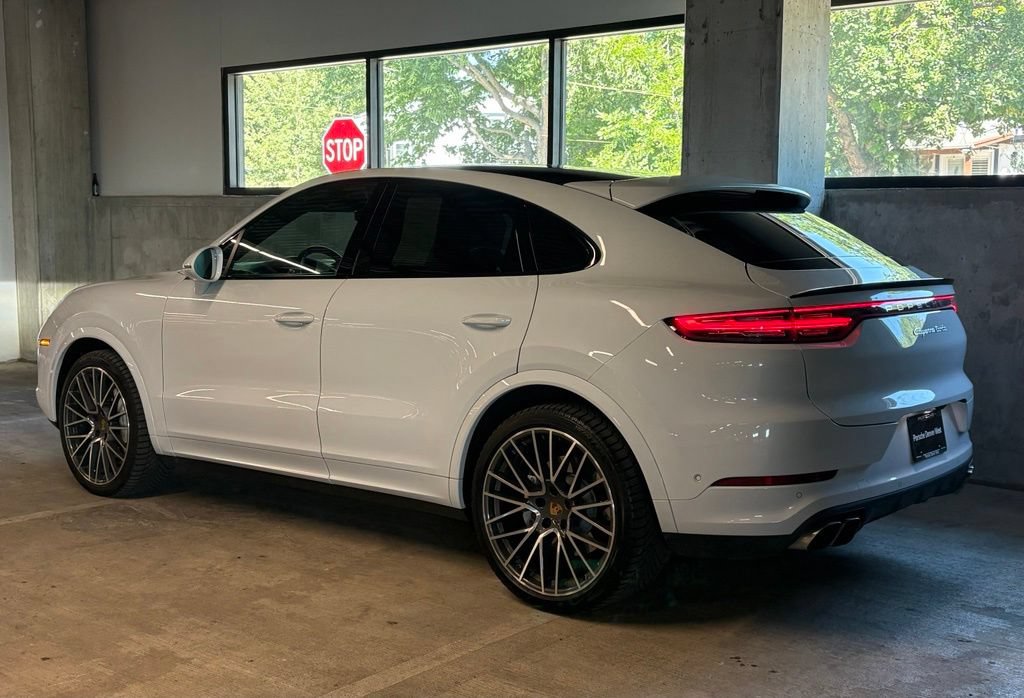 Used 2022 Porsche Cayenne Turbo AWD/4WD image 3