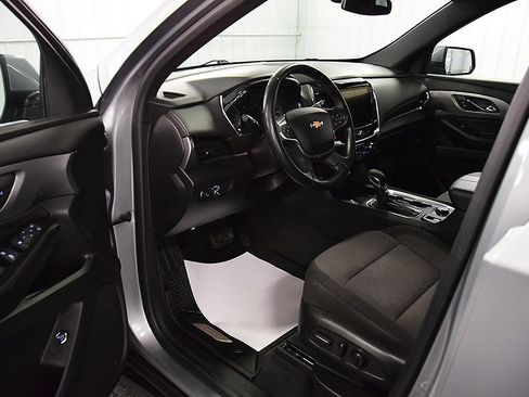 Used 2023 Chevrolet Traverse LT image 14