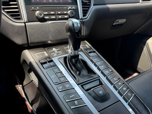 Used 2018 Porsche Macan AWD/4WD image 54