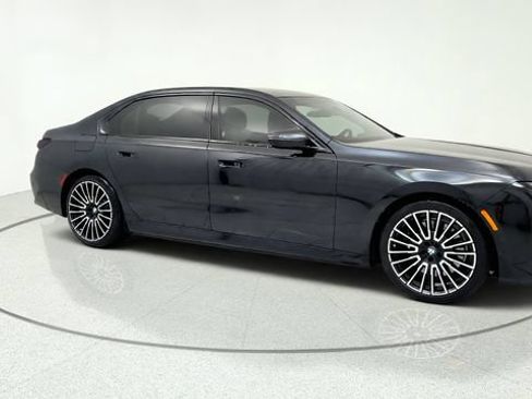 Used 2025 BMW i7 xDrive60 w/ Executive Package RWD image 1