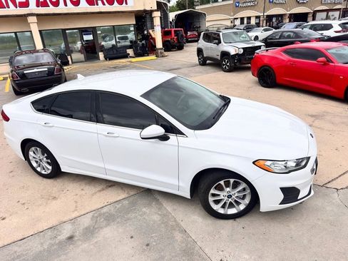 Used 2020 Ford Fusion SE FWD image 3