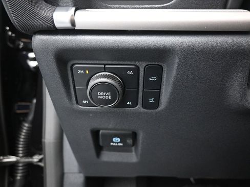 New 2025 Ford Expedition Active image 13