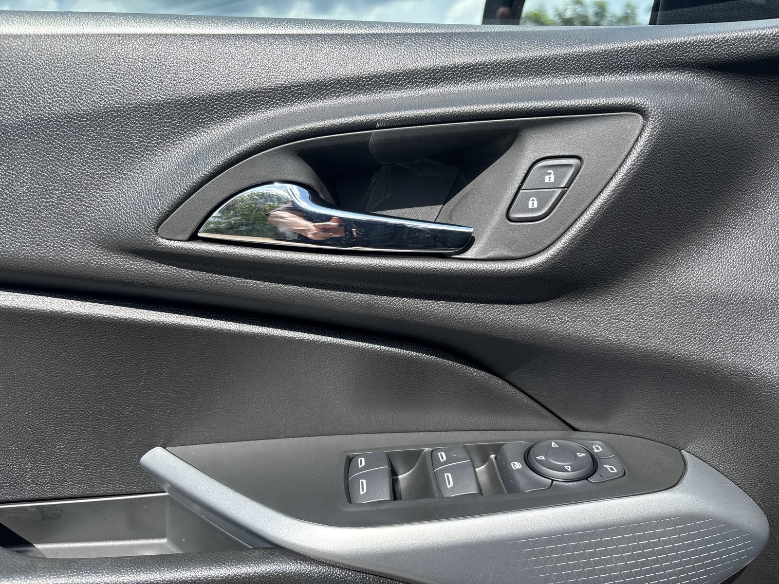 New 2026 Chevrolet Trax LS w/ LS Convenience Package FWD image 16