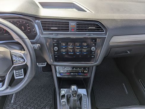 Used 2022 Volkswagen Tiguan SEL R-Line AWD/4WD image 18