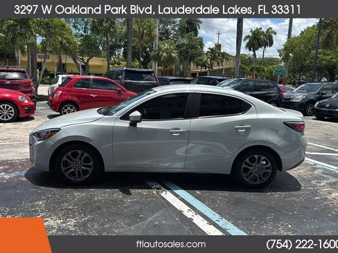 Used 2019 Toyota Yaris LE FWD image 7