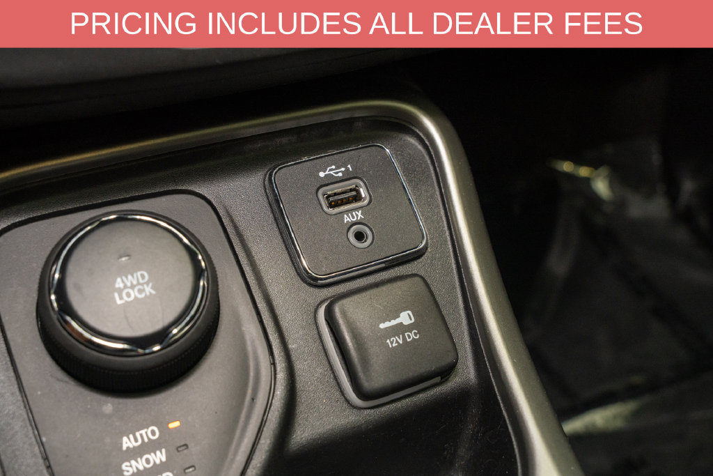 Used 2021 Jeep Compass Latitude w/ Sun and Sound Group AWD/4WD image 18