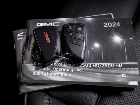 Used 2024 GMC Sierra 3500 Denali w/ Denali Reserve Package AWD/4WD image 36