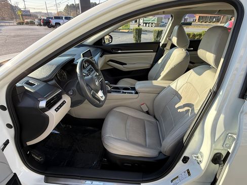 Used 2021 Nissan Altima 2.5 Platinum image 16