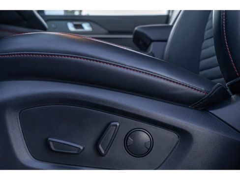 Used 2025 Ford Explorer ST-Line w/ ST-Line Street Pack image 17