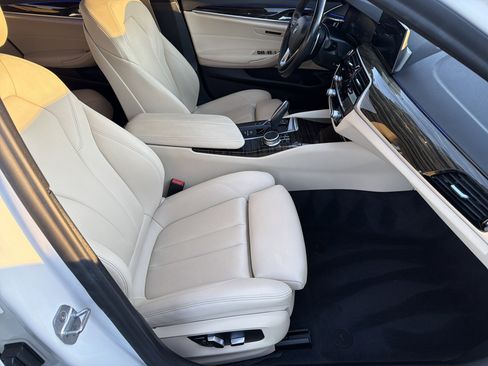Used 2020 BMW 530i w/ Convenience Package image 13
