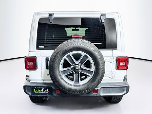 Used 2018 Jeep Wrangler Unlimited Sahara w/ Dual Top Group AWD/4WD image 7
