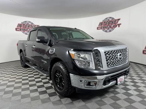 Used 2017 Nissan Titan SV AWD/4WD image 9
