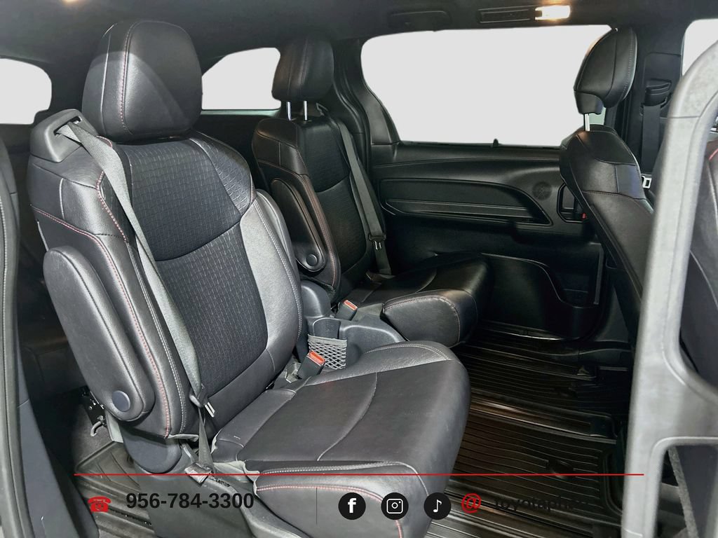 Used 2025 Toyota Sienna XSE FWD image 27