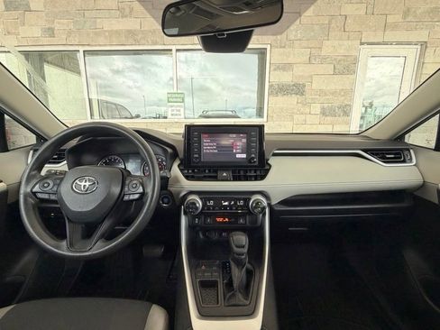 Used 2019 Toyota RAV4 XLE w/ Convenience Package FWD image 27