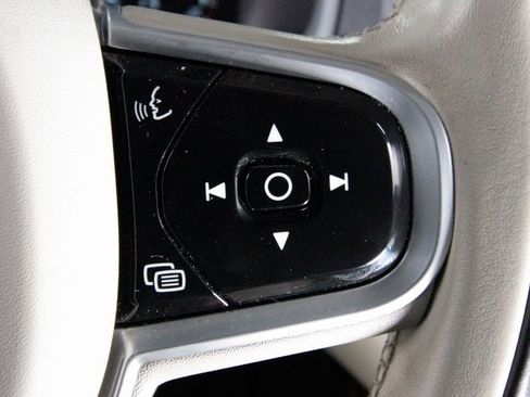 Certified 2022 Volvo XC90 T6 Momentum w/ Advanced Package image 18