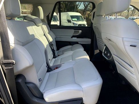 Used 2025 Ford Expedition Max Platinum image 23