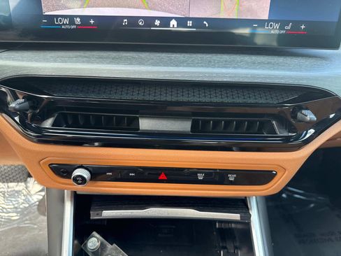 Certified 2025 BMW 330i Sedan w/ Convenience Package image 25