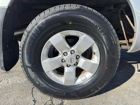 Used 2010 Nissan Frontier SE w/ SE Value Truck Pkg image 10