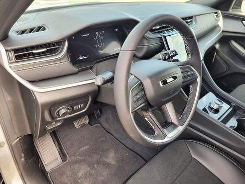 New 2025 Jeep Grand Cherokee L Altitude image 8