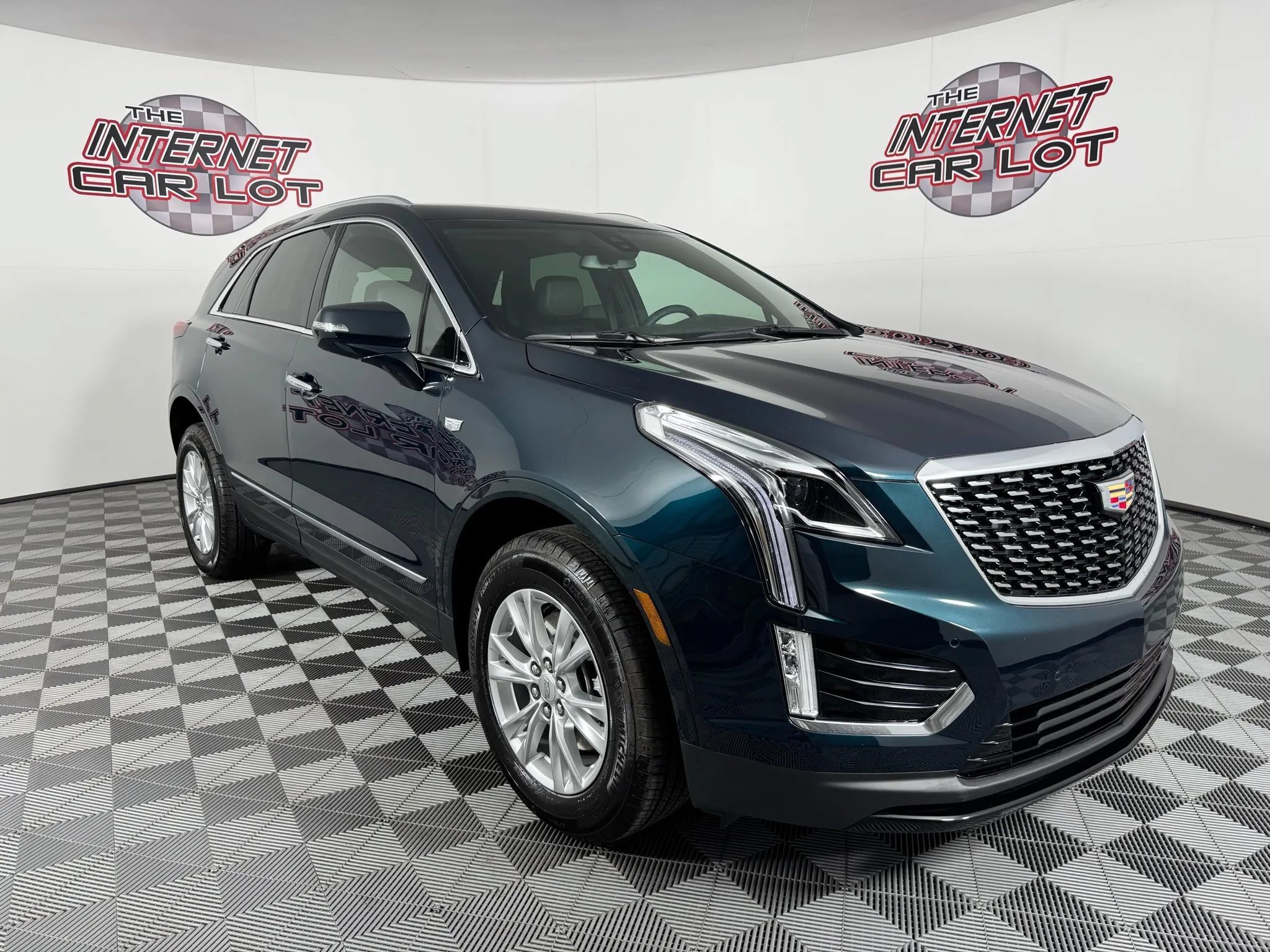 Used 2025 Cadillac XT5 Luxury w/ LPO, Floor Liner Package AWD/4WD image 9