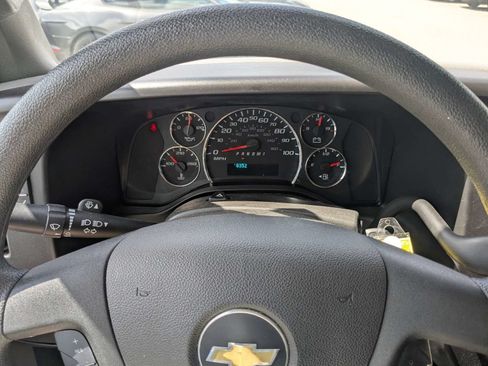Used 2024 Chevrolet Express 2500 w/ Driver Convenience Package RWD image 25