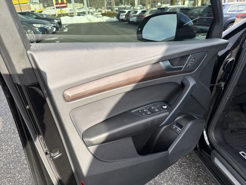 Certified 2025 Audi Q5 e Premium image 7