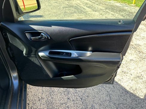 Used 2020 Dodge Journey SE w/ SE Popular Equipment Group FWD image 27