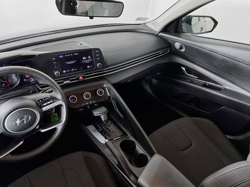 Certified 2023 Hyundai Elantra SE image 23