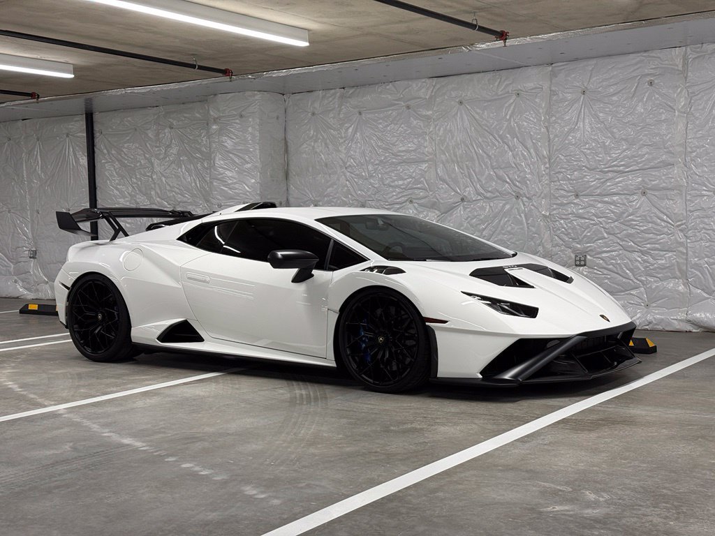 Used 2021 Lamborghini Huracan STO RWD image 9