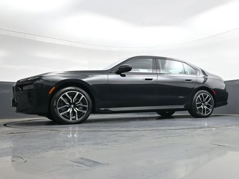 Used 2024 BMW 760i xDrive image 36