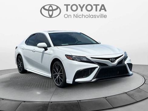 Used 2024 Toyota Camry SE w/ Cold Weather Package FWD image 7