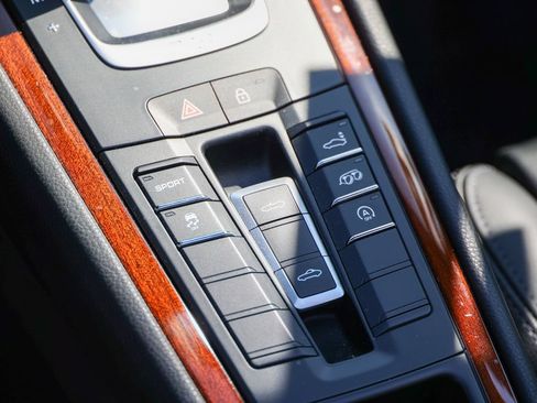 Certified 2024 Porsche 718 Boxster RWD image 61