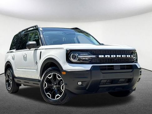 Certified 2025 Ford Bronco Sport Outer Banks w/ Outer Banks Tech Package+ AWD/4WD image 2