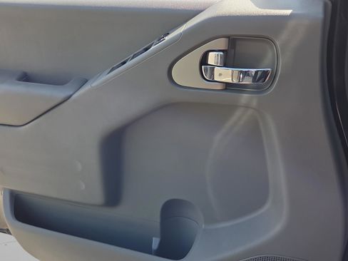 Used 2021 Nissan Frontier SV image 28