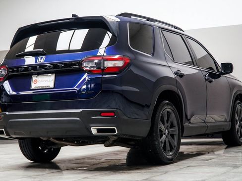 Used 2025 Honda Pilot Sport image 13