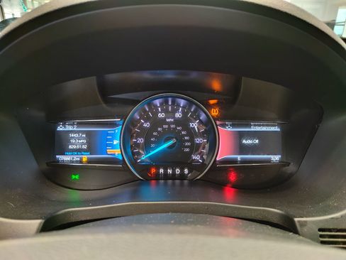 Used 2019 Ford Explorer XLT w/ Equipment Group 202A AWD/4WD image 15